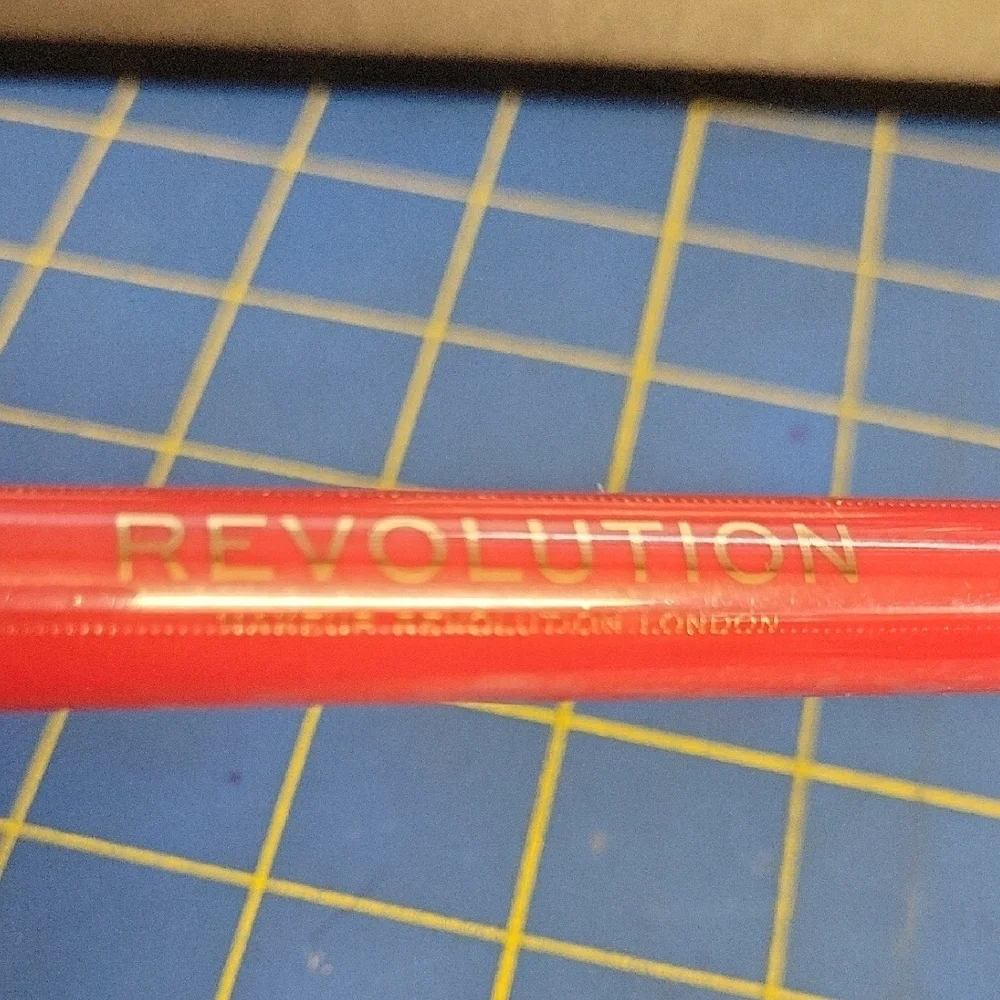 Revolution Bold Decadance Velvet Lip Crayon Decadence 1.2g New